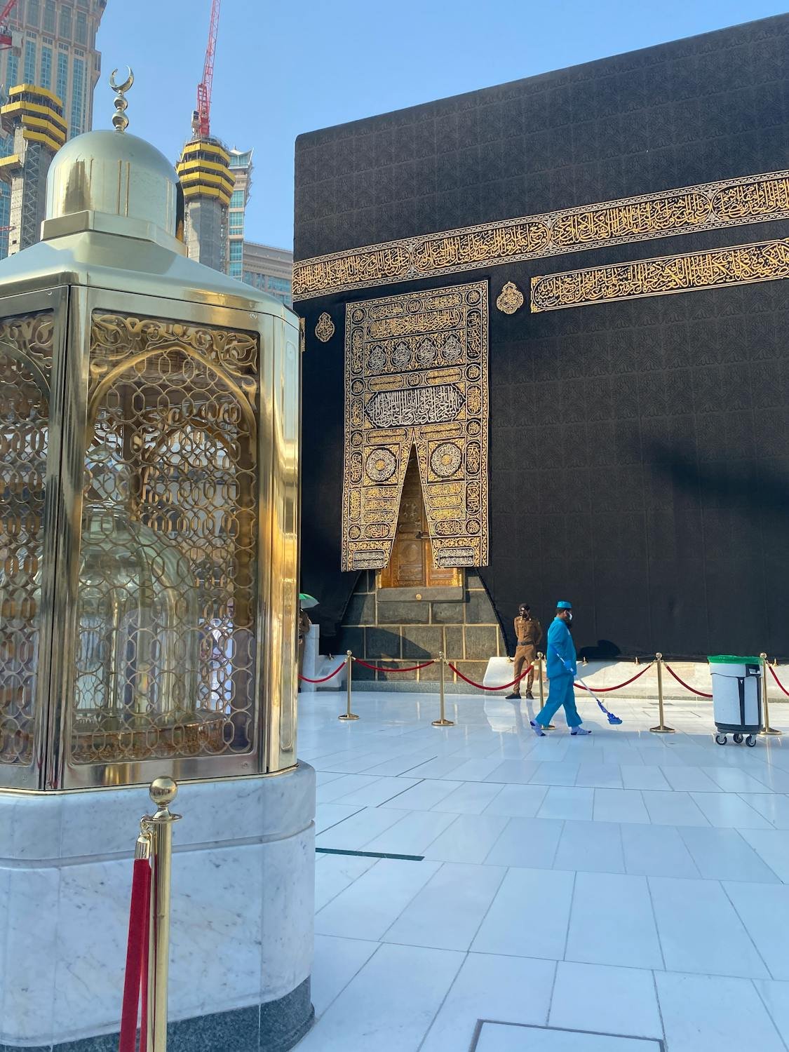 Agence Omra Hajj Montréal – Expertise et Confiance 3 pexels photo 13569986 Voyage Sérénité - Omrah & Hajj